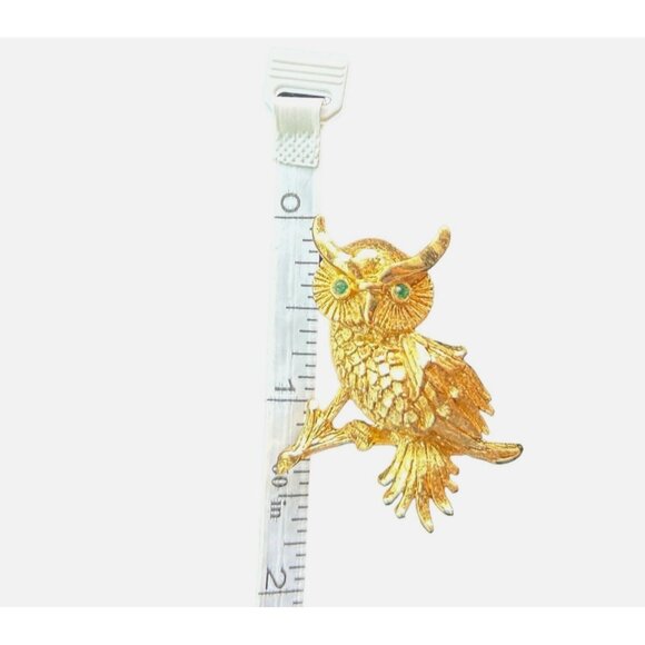 Vintage Monet Gold-Tone Owl Brooch Pin With Green Gemstone Eyes - Picture 4 of 5